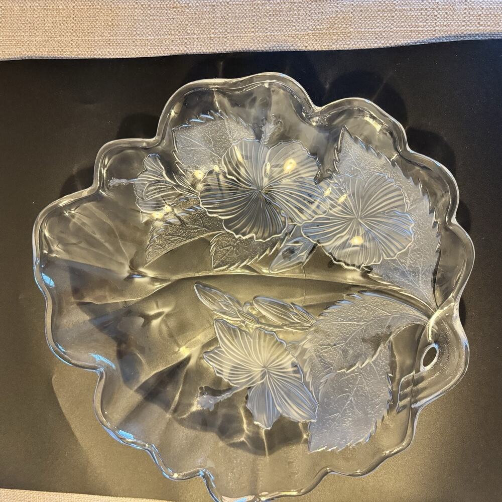 Savoir Vivre Etched Frosted 12” Glass Serving‎ Plate Hibiscus Design